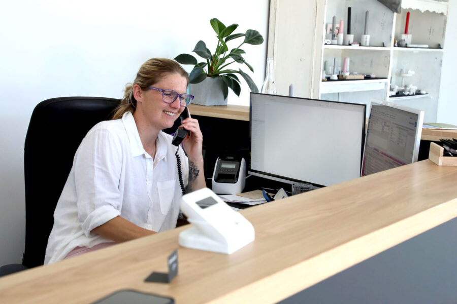 Deppe Tore in Halle Westfalen, Empfangsbereich Geschäftsräume in Gartnisch